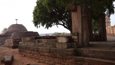 Sanchi Stupa kalıntıları, asıl stupa İmparator Ashoka tarafından inşa edilen 2200 yıllık bir Budist anıtı, UNESCO Dünya Mirası.
