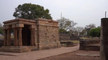 Sanchi Stupa kalıntıları, asıl stupa İmparator Ashoka tarafından inşa edilen 2200 yıllık bir Budist anıtı, UNESCO Dünya Mirası.