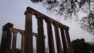 Sanchi Stupa kalıntıları, asıl stupa İmparator Ashoka tarafından inşa edilen 2200 yıllık bir Budist anıtı, UNESCO Dünya Mirası.