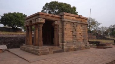 Sanchi Stupa kalıntıları, asıl stupa İmparator Ashoka tarafından inşa edilen 2200 yıllık bir Budist anıtı, UNESCO Dünya Mirası.