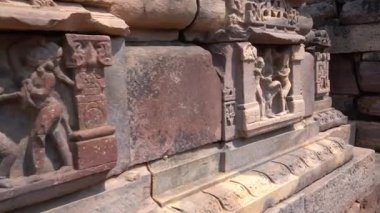 Sanchi Stupa kalıntıları, asıl stupa İmparator Ashoka tarafından inşa edilen 2200 yıllık bir Budist anıtı, UNESCO Dünya Mirası.