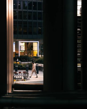 Londra, Wall 'da Yürüyen Adam' ın Sokak Fotoğrafı