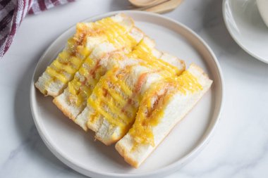 Salata soslu Flossy Pork Sandviçi
