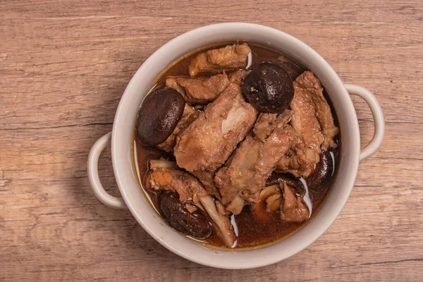 stock image Braised pork ribs with shiitake mushrooms on wooden background