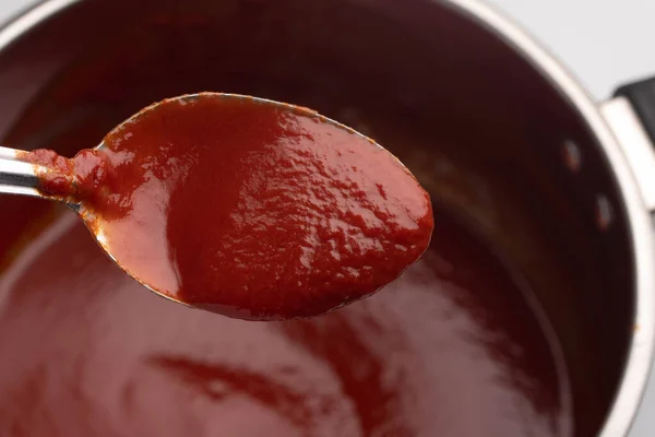 Sos Pomidorowy Koncentrat Łyżce Zbliżenie — Zdjęcie stockowe