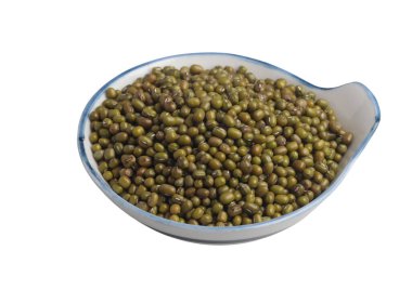 Beyaz arkaplanda yeşil fasulye