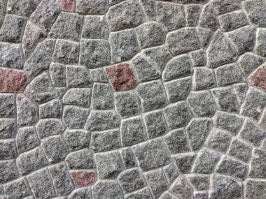 Taşın dokusu, tüm çerçeve için farklı şekillerde ve gölgelerde duvarda serili.