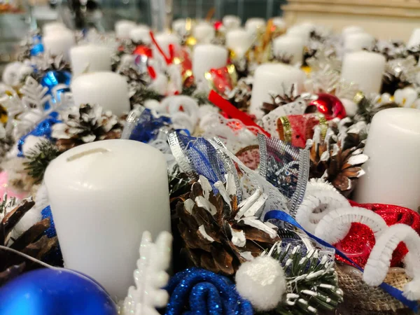 Linhas Velas Perspectiva Decorações Natal Fundo Desfocado Estilo Aconchegante Inverno — Fotografia de Stock