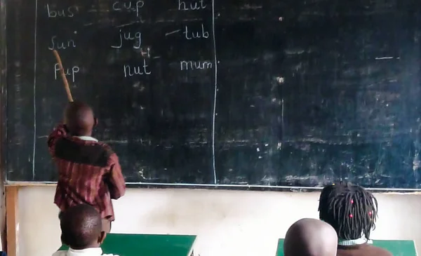 Dans Une École Africaine Garçon Issu Une Famille Pauvre Origine — Photo