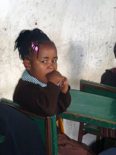 Una Escuela Africana Una Niña Una Familia Pobre Origen Étnico —  Fotos de Stock