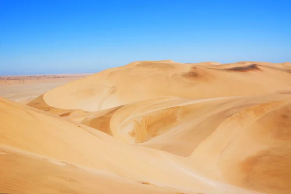Dunas Quentes Deserto Arenosas Contra Céu Azul Claro Alterações Climáticas — Fotografia de Stock