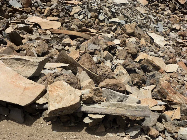 Sivatagi Táj Különböző Szétszórt Kövekkel Háttérben Aszály Kiszáradt Föld Fényes — Stock Fotó