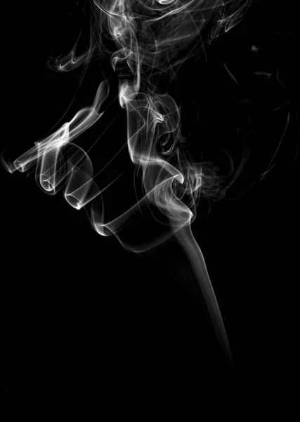 黒い背景の白い煙 白煙灯 — ストック写真