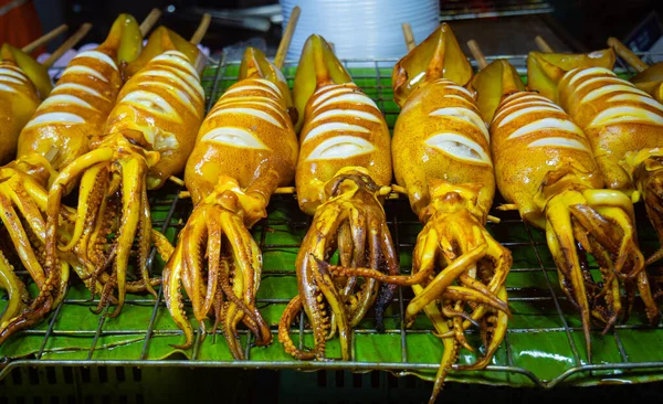 Calamari Alla Griglia Popolare Cibo Strada Thailandia Calamari Spiaggiati Vengono — Foto Stock