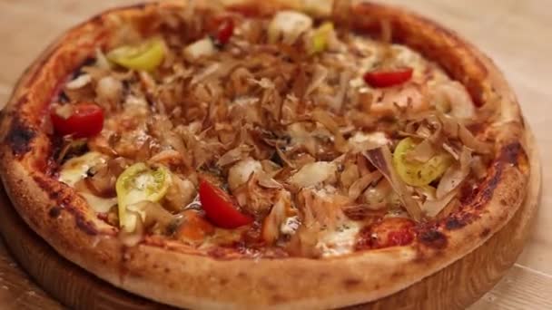 Σεφ Ετοιμάζει Πίτσα Στο Εστιατόριο — Αρχείο Βίντεο