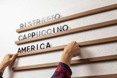 Menü Kurulu, Asılı Kafe Menüsü İmzası