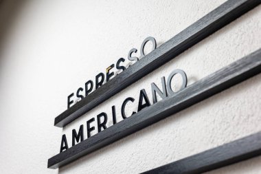 Menü Kurulu, Asılı Kafe Menüsü İmzası