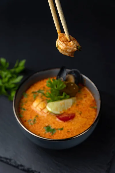 Deliciosa Sopa Preparada Restaurante Por Chef — Foto de Stock