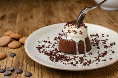 Çikolatalı fondan restoranında tatma.