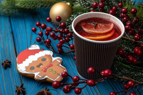 New Year\'s mulled wine with decor. Merry Christmas