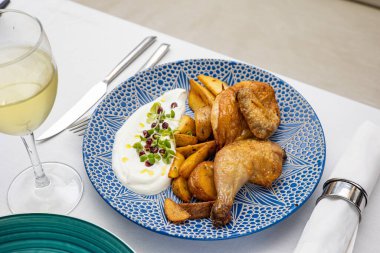 Restoranda nefis bir ördek rostosu