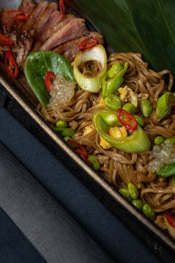 Restoranda nefis bir ördek rostosu