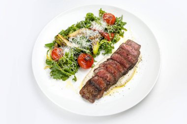 Lokantada soslu leziz biftek.