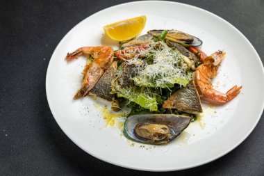 Restoranda nefis bir salata.