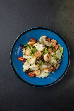 Restoranda nefis bir salata.