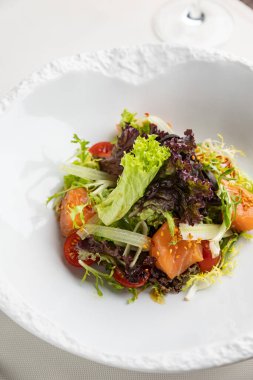 Restoranda nefis bir salata.