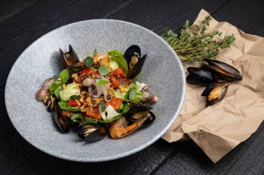 Restoranda nefis bir salata.