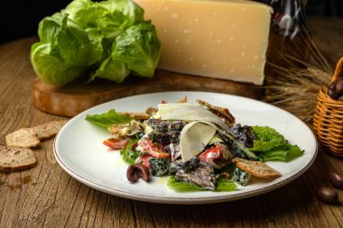 Restoranda nefis bir salata.