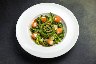 Restoranda nefis bir salata.