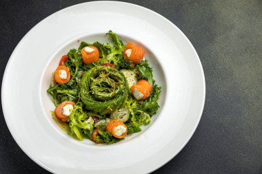 Restoranda nefis bir salata.