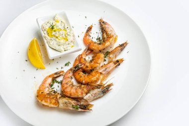 Lokantada lezzetli bir deniz ürünleri yemeği.