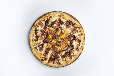 İtalyan restoranında lezzetli bir pizza.