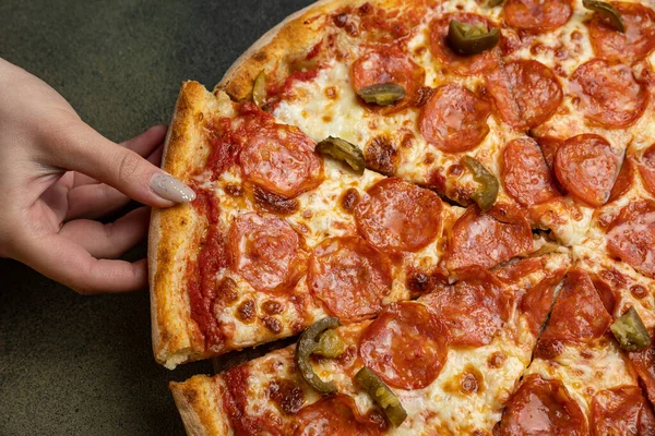Leckere Pizza Einem Italienischen Restaurant — Stockfoto