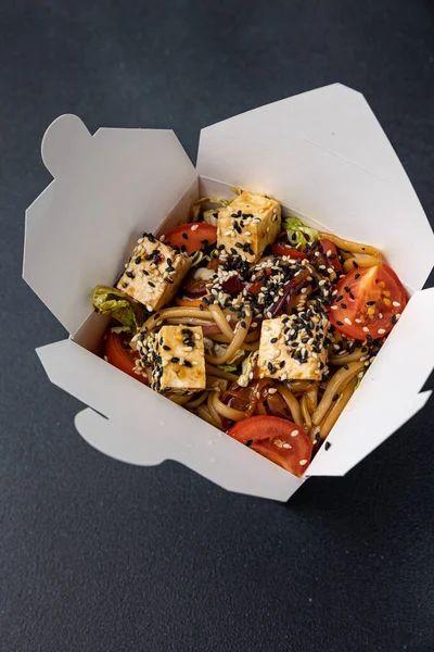 Delicioso Recipiente Caixa Macarrão Wok Chinês Asiático Takeaway Fast Food — Fotografia de Stock