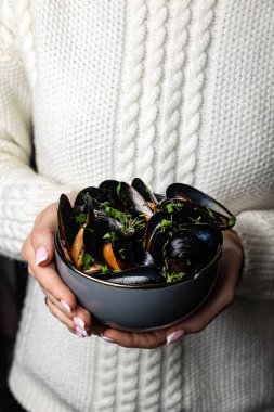 Sosta pişirilmiş lezzetli midyeler..