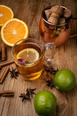 Kokteyl restorandaki barmen tarafından hazırlandı.