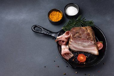 Geleneksel et yemekleri, atıştırmalıklar. Soğuk haşlanmış domuz eti.