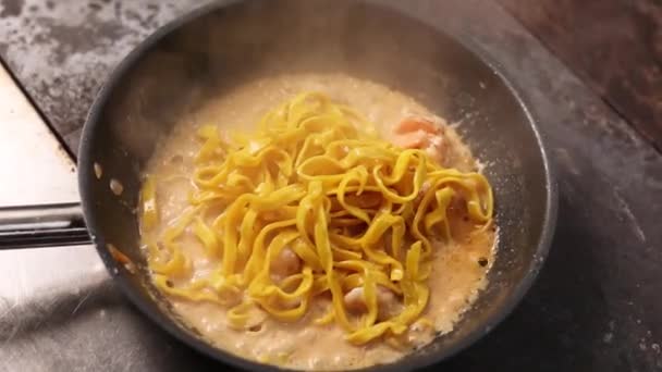 Chef Prepares Seafood Pasta — Stockvideo
