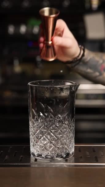Bartender Prepares Cocktail Macro Shooting — Video Stock