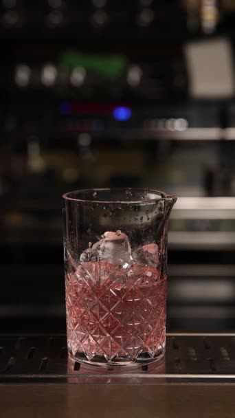 Bartender Prepares Cocktail Macro Shooting — 图库视频影像