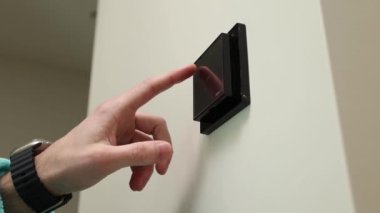 activate the climate control in the apartment