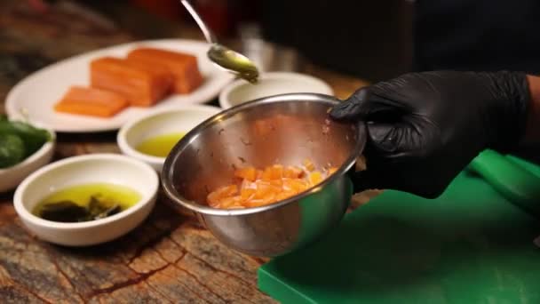Chef Prepara Salmón Vegano Cocina — Vídeos de Stock