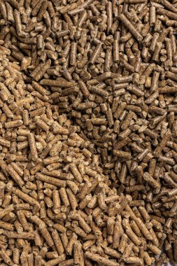 Ahşap topaklar üretimi. Bir çeşit odun yakıtı..