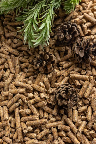 Ahşap topaklar üretimi. Bir çeşit odun yakıtı..