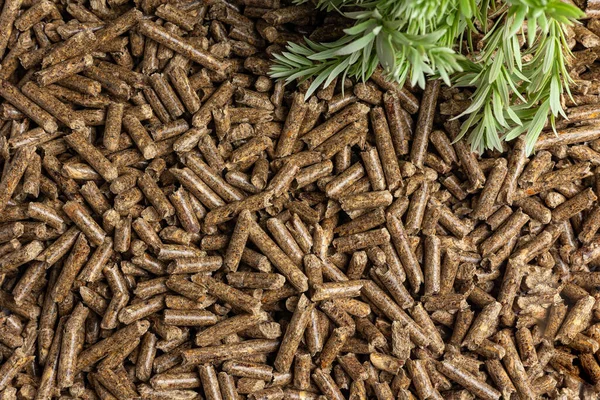 Ahşap topaklar üretimi. Bir çeşit odun yakıtı..