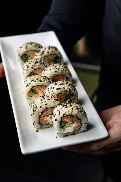 Läcker Sushi Tillagad Kocken — Stockfoto